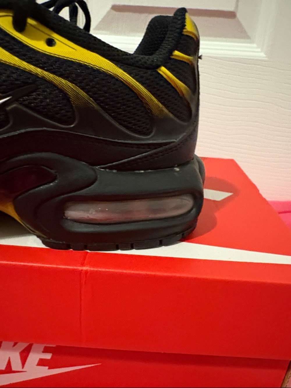 Nike Grade School Air Max Plus- Black and Yellow size 4Y - Picture 8 of 16